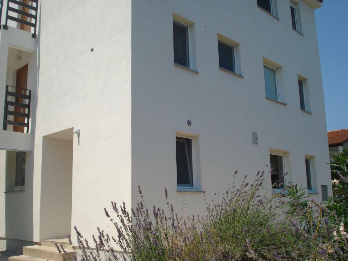 Apartment Premantura Buitenkant foto